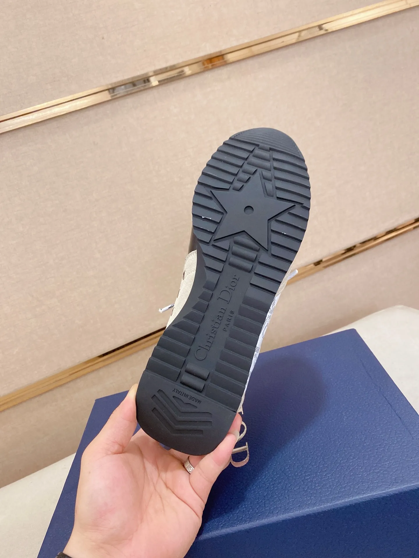 Men's shoes💰: 500💰Couple style💏 [Dior·Dior] New casual sports style men's shoes, new spring and summer design, perfect workmanship, lace-up lazy style to create wardrobe quality, upper: imported first-layer cowhide, mesh breathable lining soft and comfortable, ultra-light TPU wear-resistant outsole, simple, versatile fashion men's shoes, excellent color code number 35--44. (45,46 customized items are not returnable or exchangeable)